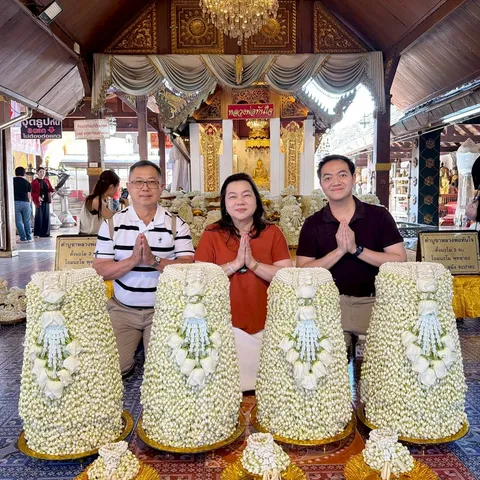ลูกค้าแก้บนหลวงพ่อทันใจกับพานมะลิจากร้านคุณหล้า 59 (13)