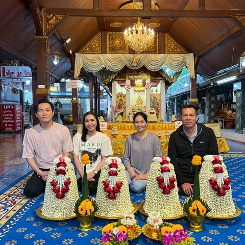 ลูกค้าแก้บนหลวงพ่อทันใจกับพานมะลิจากร้านคุณหล้า 59 (27)