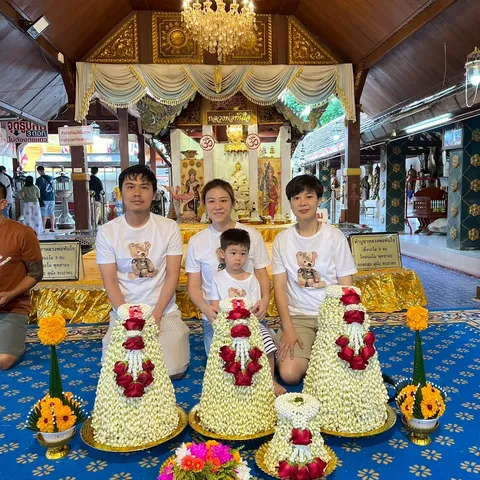 ลูกค้าแก้บนหลวงพ่อทันใจกับพานมะลิจากร้านคุณหล้า 59 (32)
