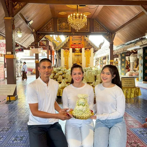 ลูกค้าแก้บนหลวงพ่อทันใจกับพานมะลิจากร้านคุณหล้า 59 (40)